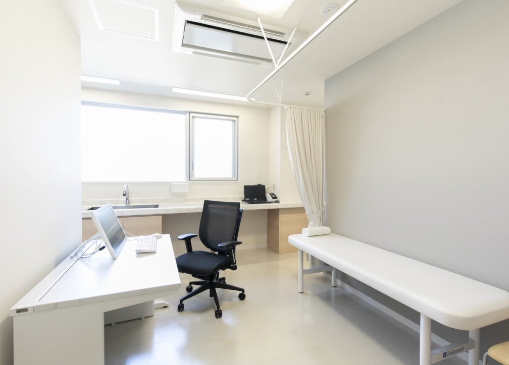 たかこ皮膚科クリニック診察室