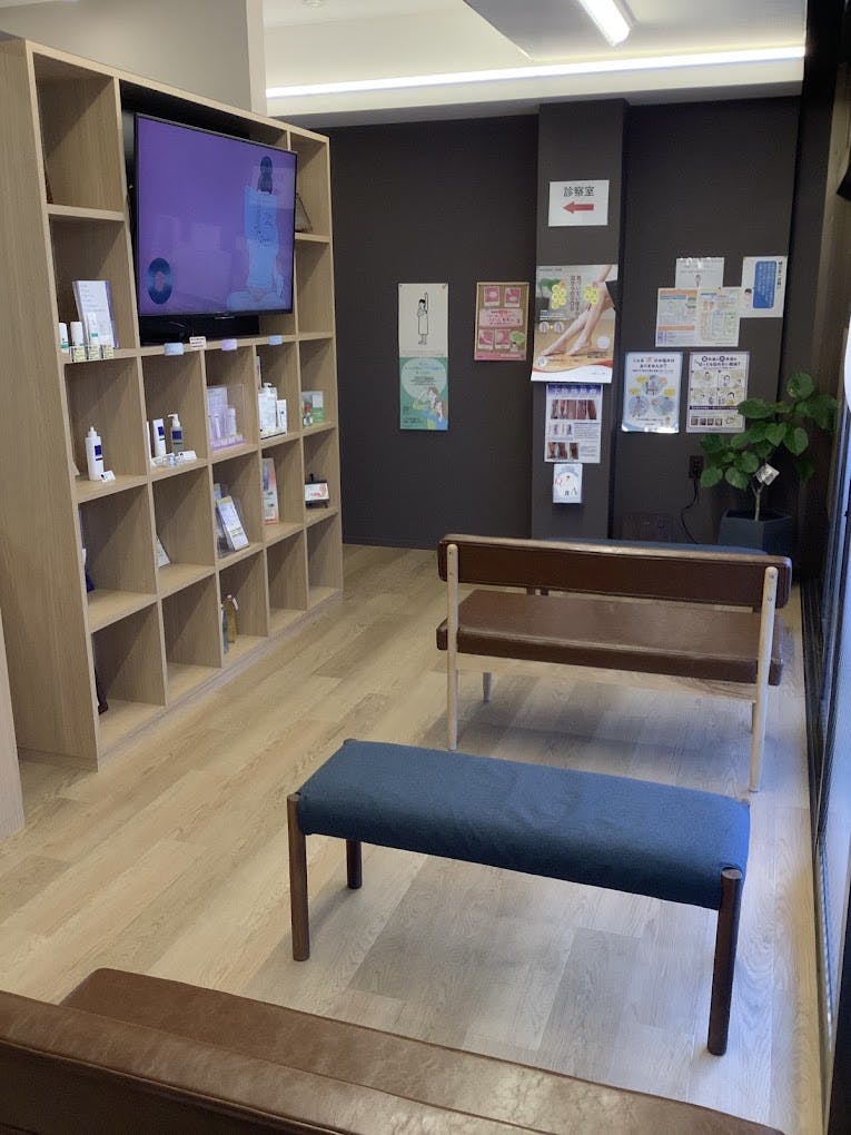 小杉町クリニック待合室2