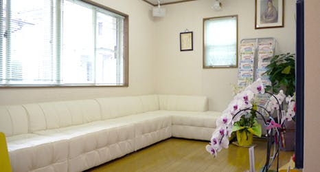 新小平クリニック待合室2