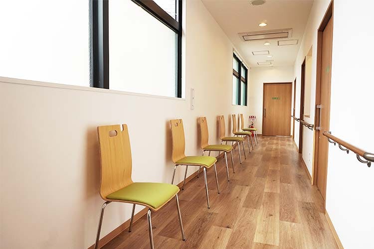 ささき腎泌尿器クリニック待合室1