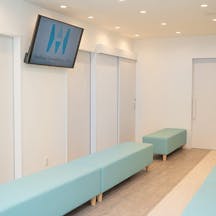 浅草駅前まつだ皮膚科待合室