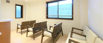 こくぶんじ泌尿器科クリニック待合室