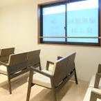 こくぶんじ泌尿器科クリニック待合室