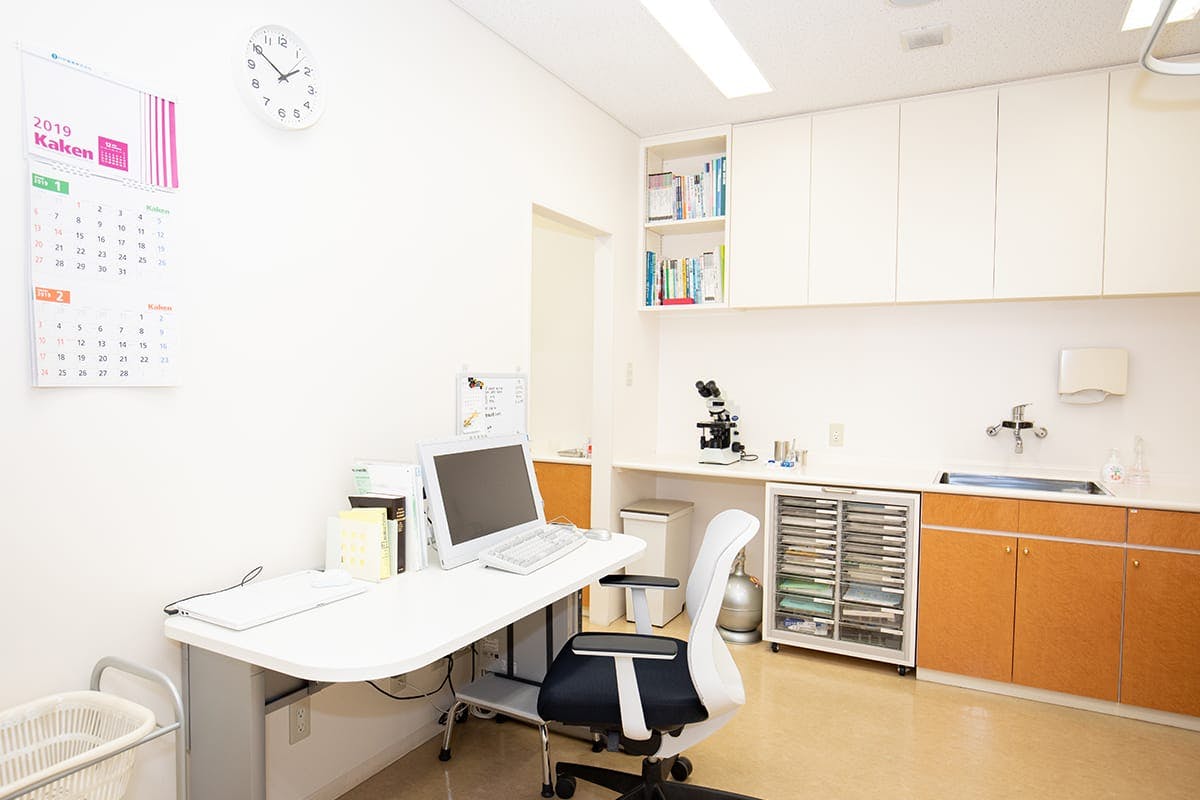 かねはら皮フ科クリニック診察室