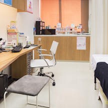 奥戸皮膚科医院診察室