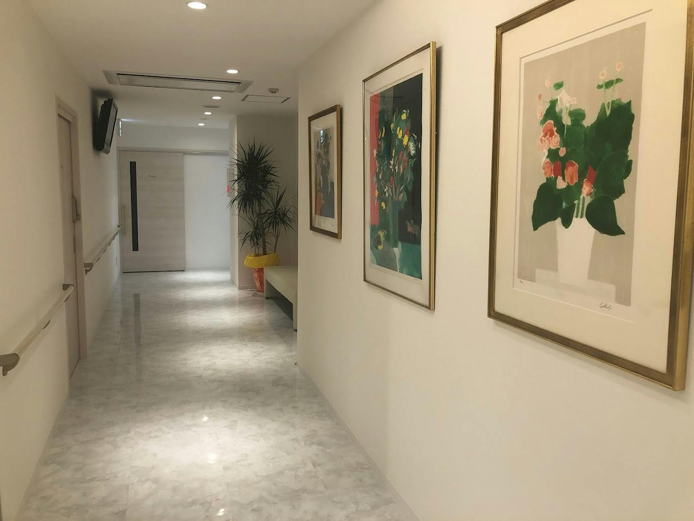 ゆうファミリアクリニック通路