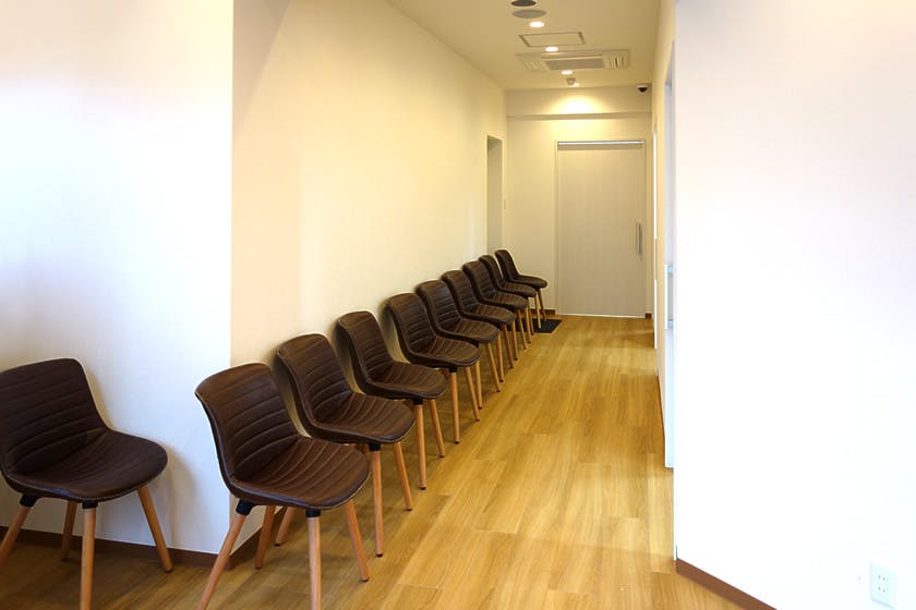 成田皮膚科待合