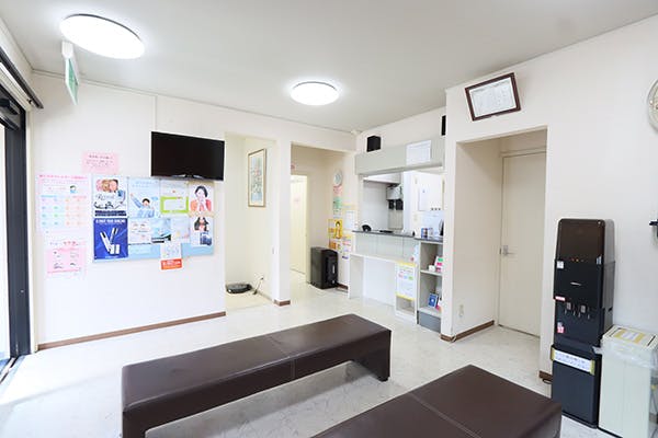 わたなべ皮ふ科受付 待合室