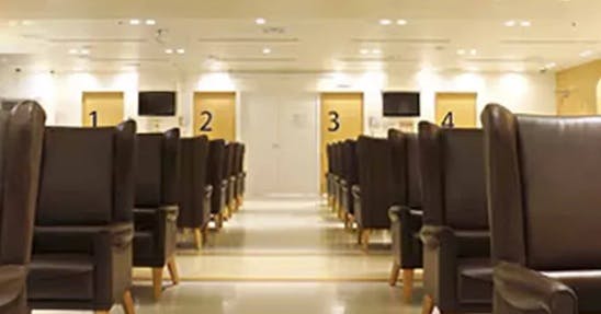 湘南美容クリニック 浦和院待合室