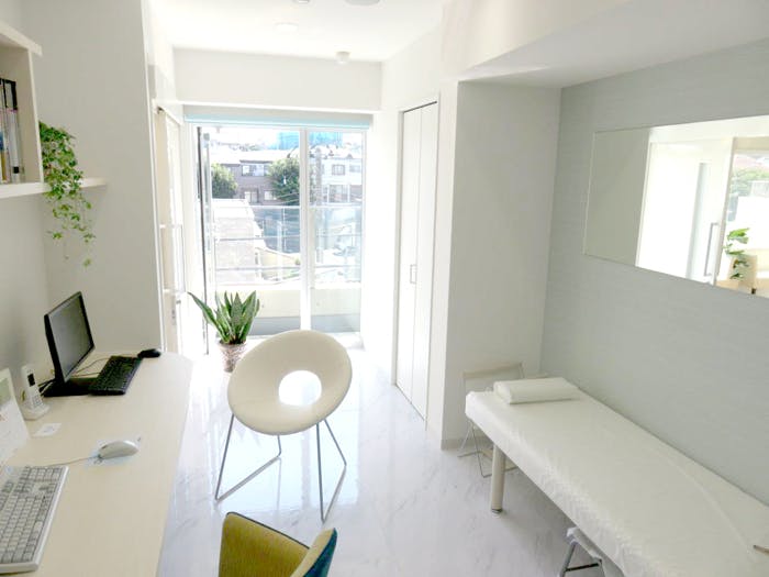 ひら皮膚科クリニック診察室