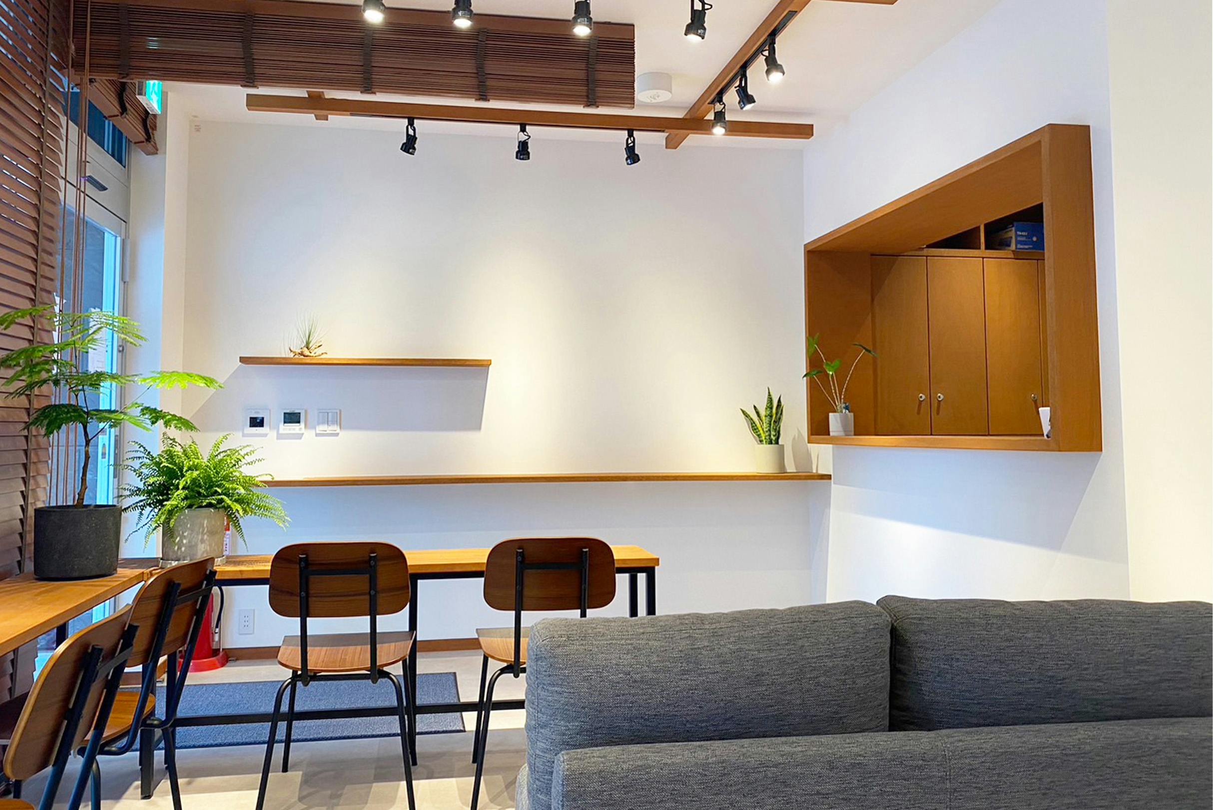 あざみ野駅西口皮膚科受付 待合室