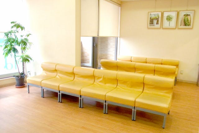 ねむのき皮膚科待合室