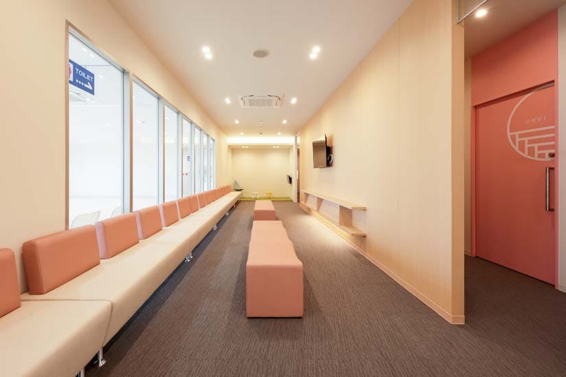 岐阜高橋眼科皮膚科クリニック待合室