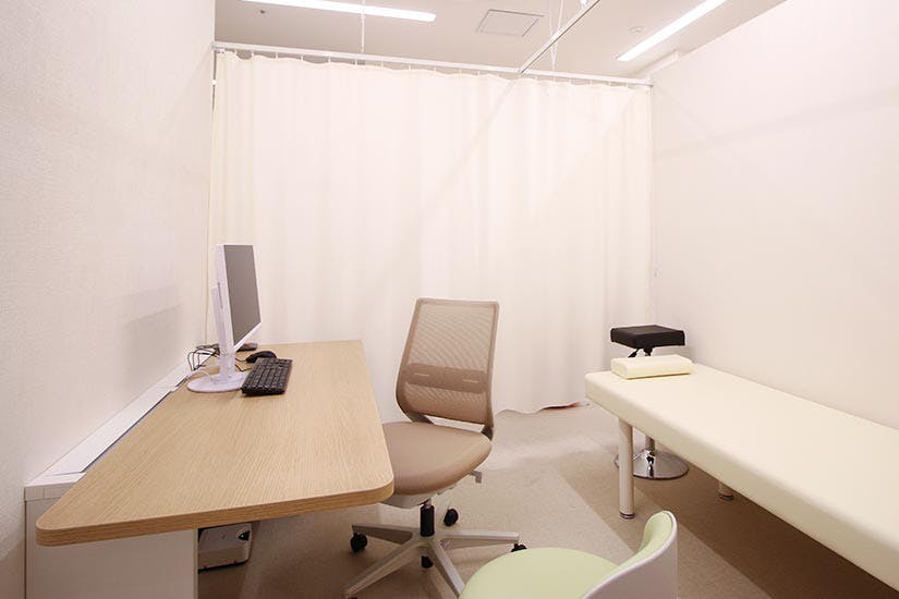 新綱島皮ふのクリニック診察室