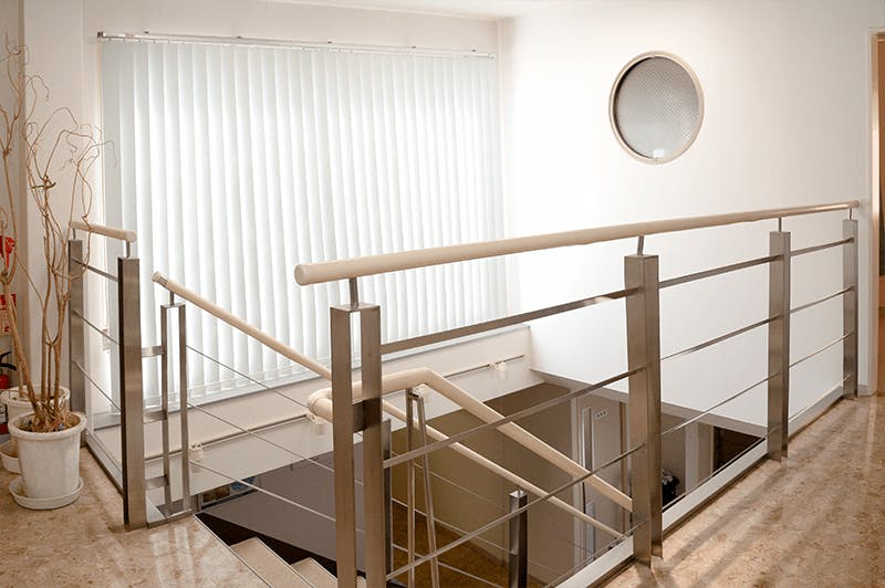 新秋津前村クリニック階段