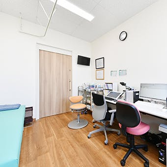 柊ひふ科クリニック大府柊山診察室