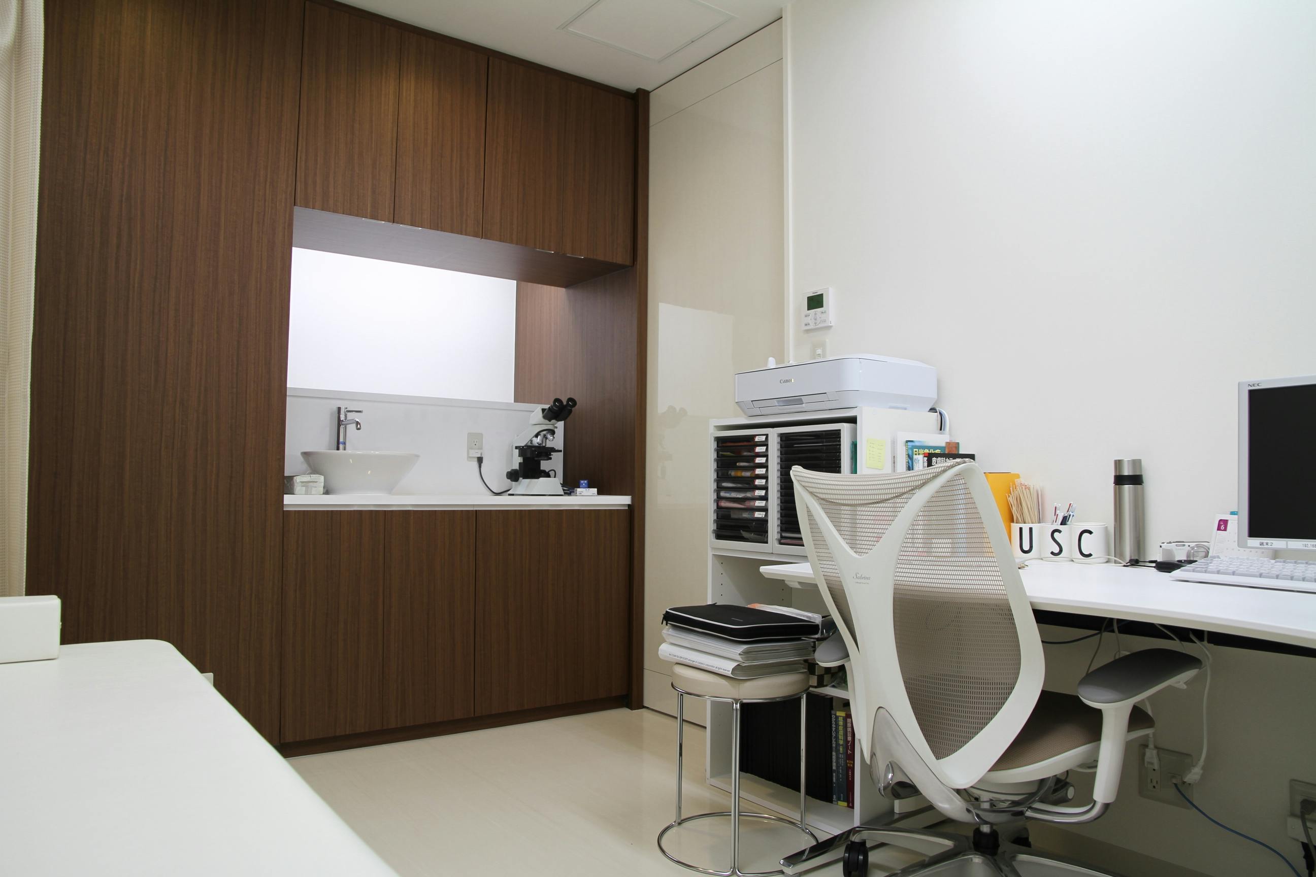 うえの皮フ科診察室