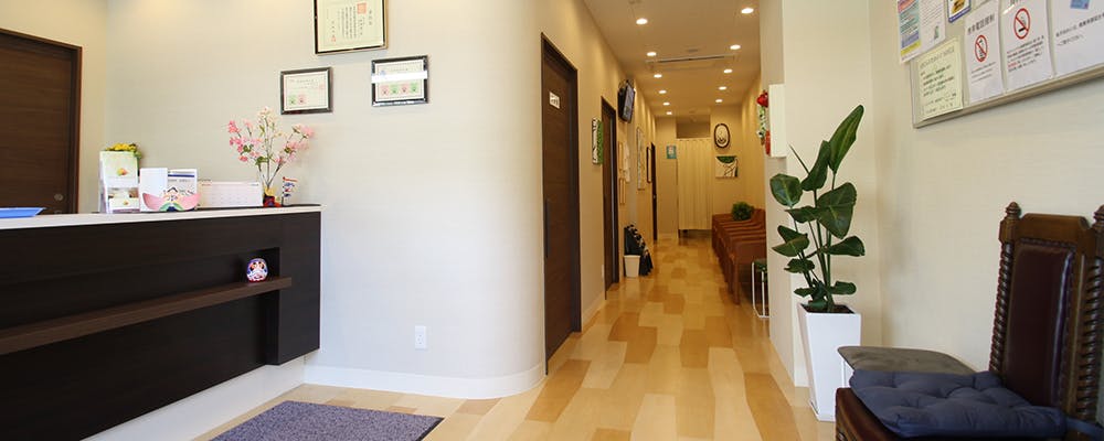 ももたろう腎・泌尿器科クリニック受付 待合室
