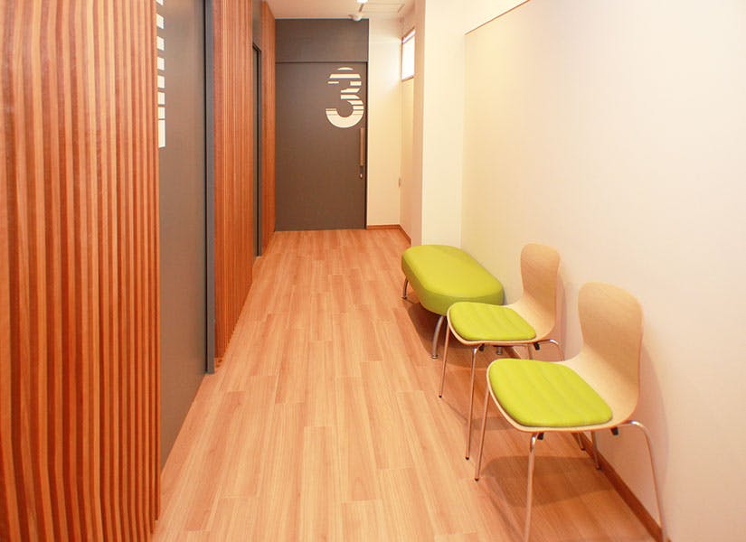 牧野皮膚科形成外科クリニック待合室