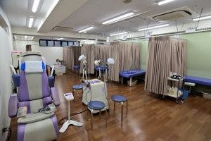 とろ駅前クリニック処置室