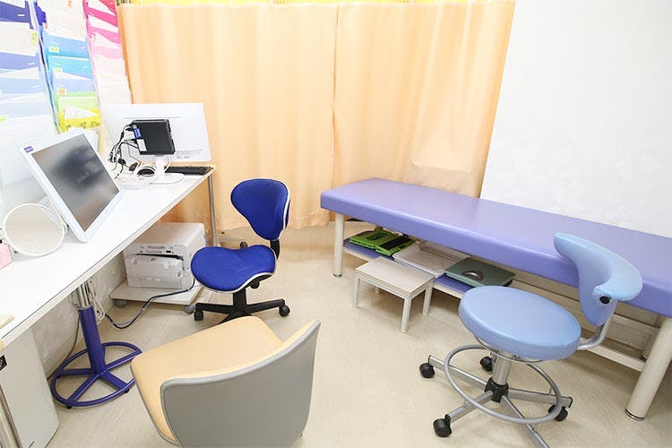 中山皮フ科クリニック診察室