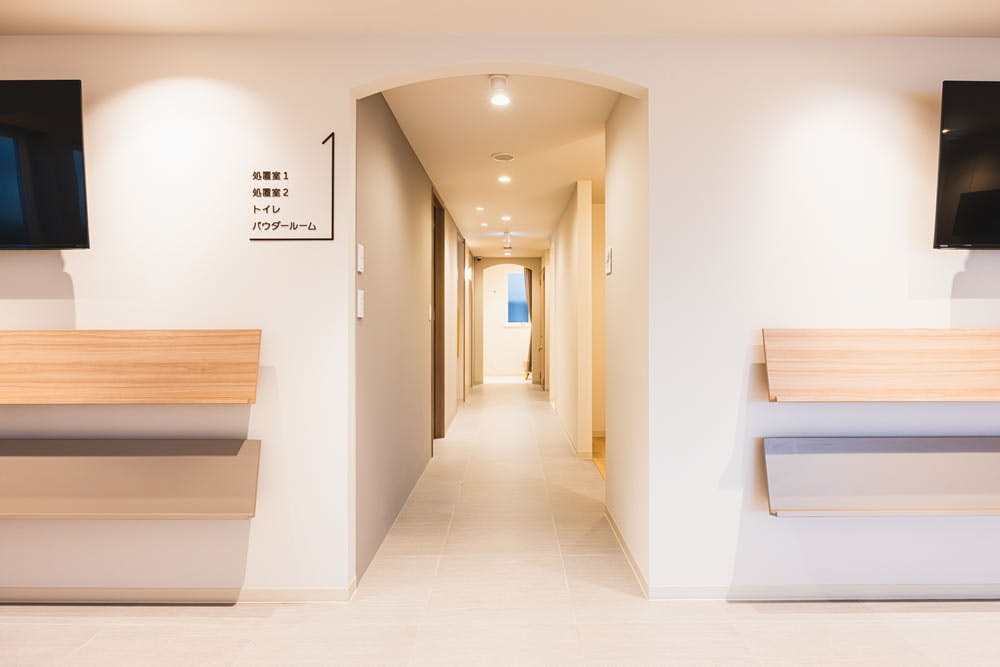 山内皮ふ科スキンケアクリニック廊下