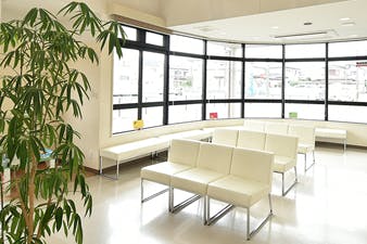 はま皮フ科クリニック待合室