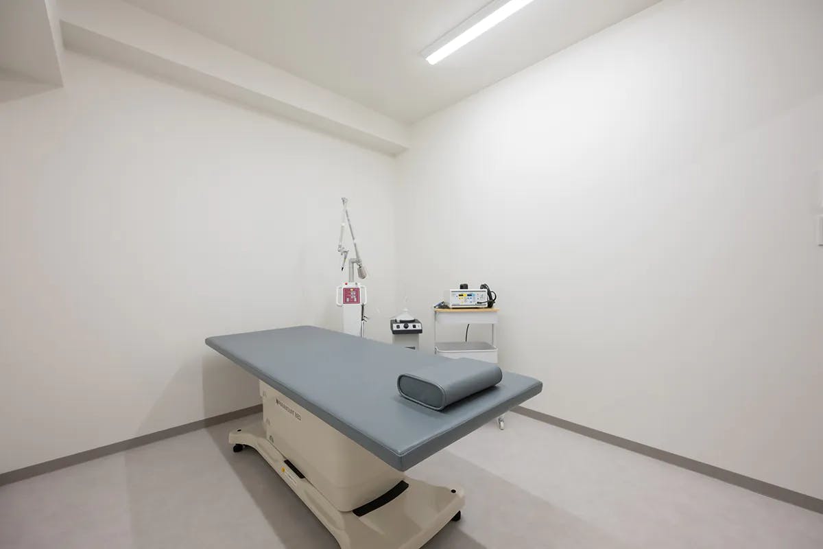 町屋にしかわ泌尿器科・皮膚科処置室