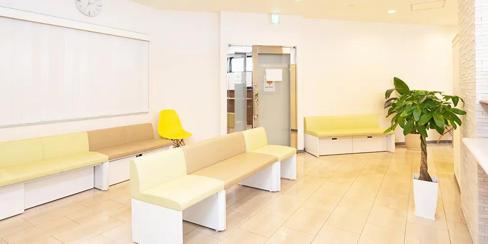 西台クローバー皮膚科待合