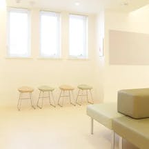 中央図書館前皮ふ科待合室