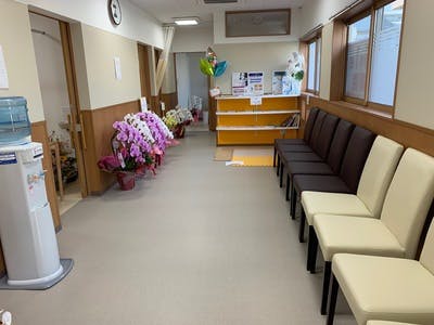 やまざき皮ふ科待合室