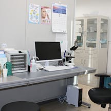 北原皮膚科クリニック診察室