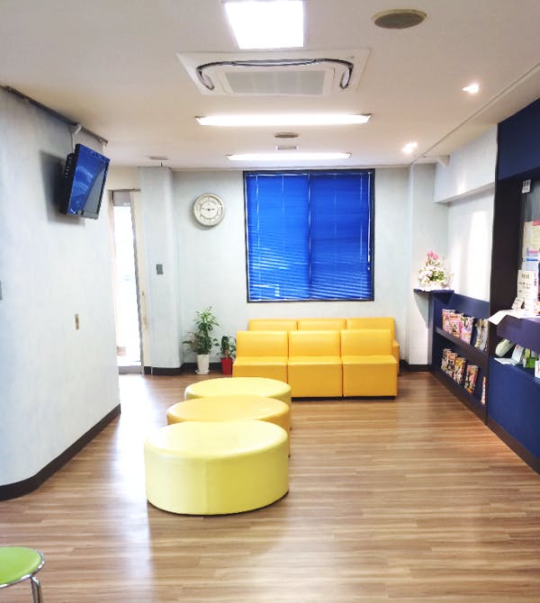 角鹿医院待合室