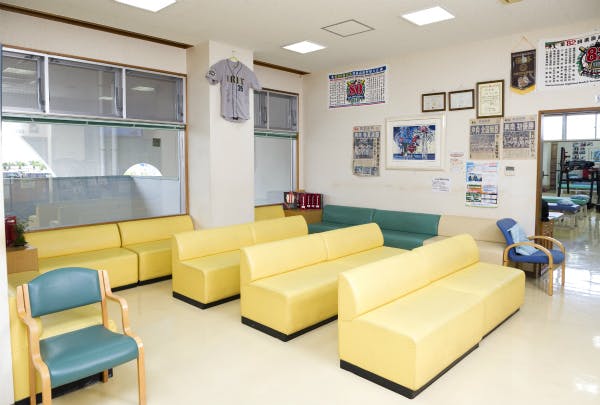 北城整形外科待合室