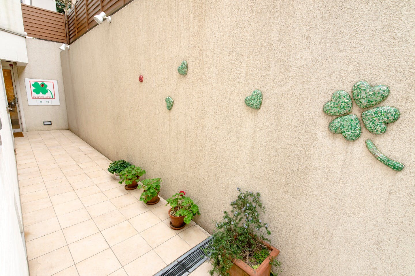 さかもとクリニック入口2