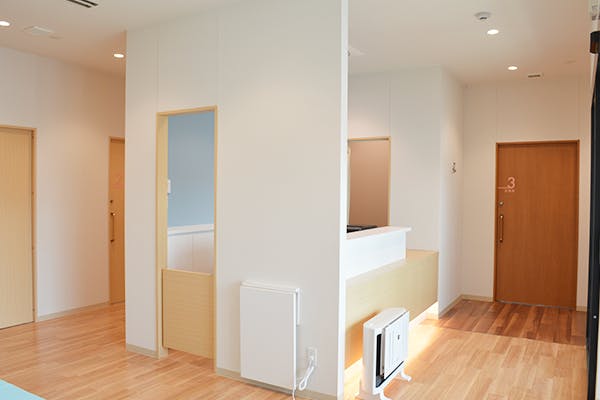 ここクリニック皮フ科アレルギー科待合室2