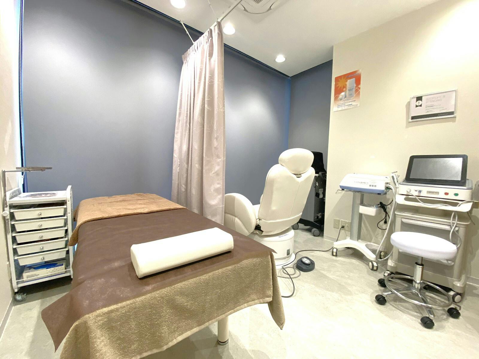 新中野皮膚科クリニック なべよこ院施術室