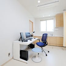 はせがわ泌尿器科皮フ科クリニック診察室