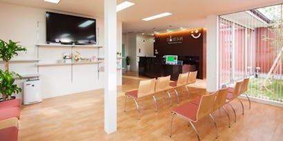 辻本皮ふ科待合室