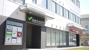 やまと皮膚科クリニック入口