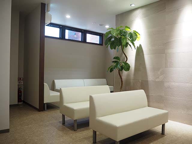 こもれび皮膚科待合室2