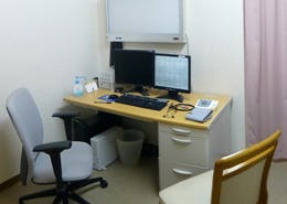 はすね駅西口内科診察室