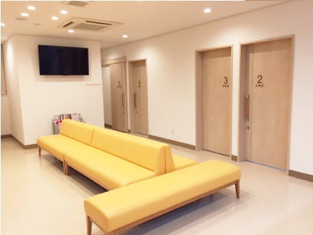 新川皮膚科クリニック待合室3