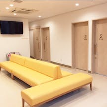 新川皮膚科クリニック待合室3