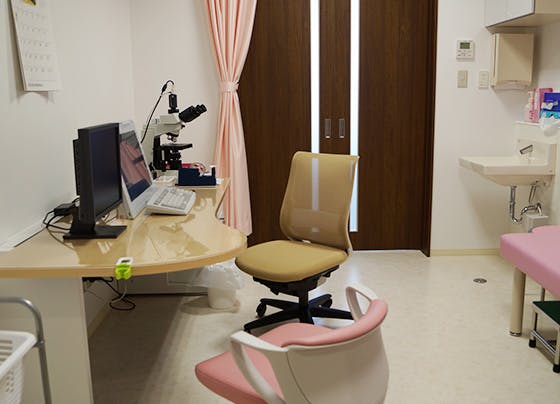 つばめ皮フ科診察室