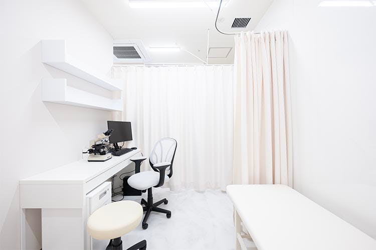 あさひ皮膚・形成クリニック診察室