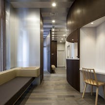 佃リバーシティ皮膚科待合室