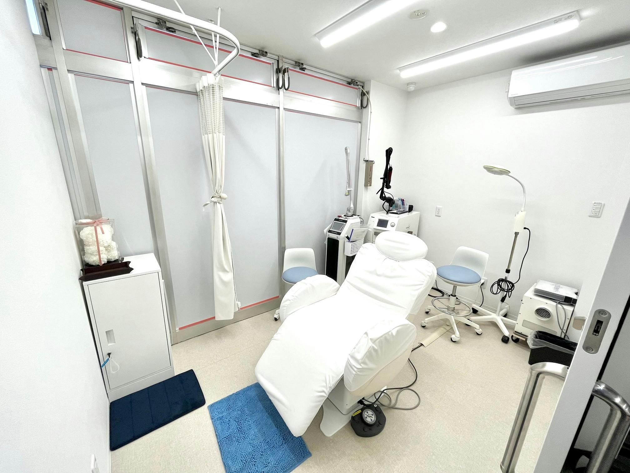 赤塚しろくまクリニック皮膚科・形成外科処置室