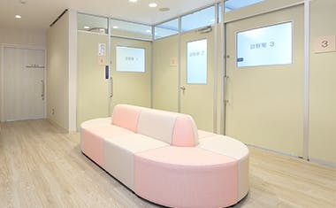 知立南クリニック/ 旧名：知立南皮フ科待合室
