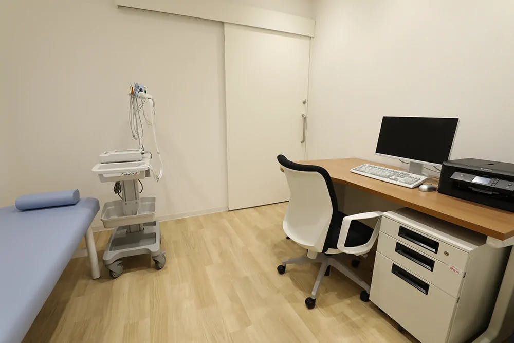 もちづき泌尿器科クリニック診察室